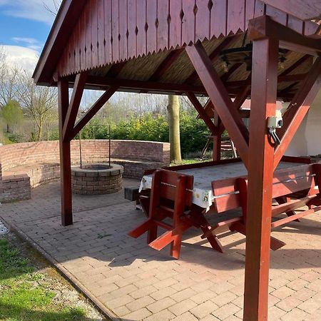 Almosdi Topart Vendeghaz Bagian luar foto