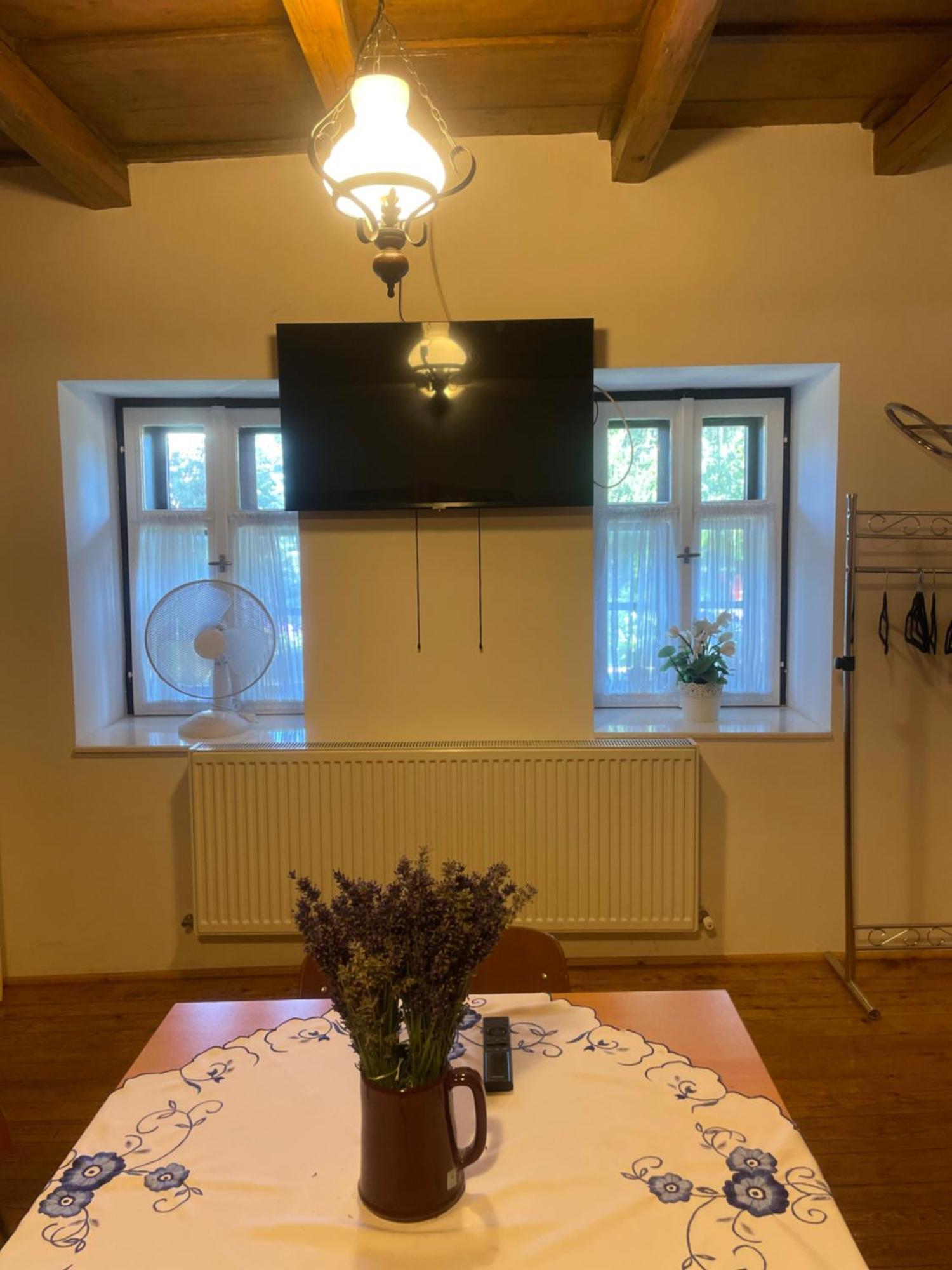 Almosdi Topart Vendeghaz Bagian luar foto